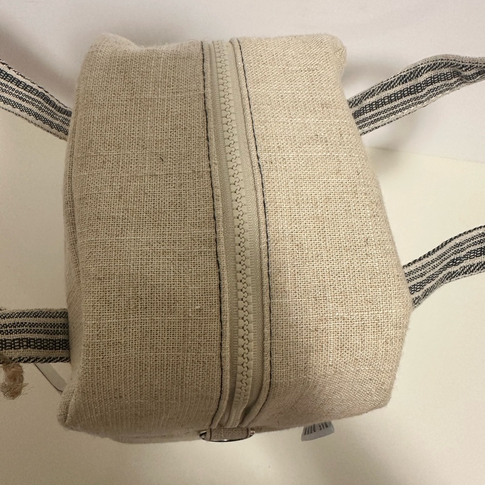 Rae Dunn Lunch box in Cream with the Word "LUNCH" on the front. NWT - Picture 7 of 7